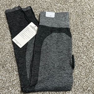 Pink Victoria’s Secret Seamless Leggings Small NWT